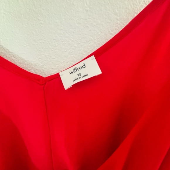 Aritzia - Wilfred Red Pleated Wrap Dress - Picture 3 of 4